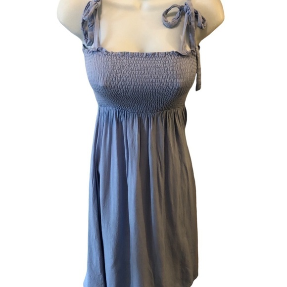 LULU’S Looking Up Light Blue Chambray Smocked Tie-Strap Midi Dress Size XS - Picture 2 of 6